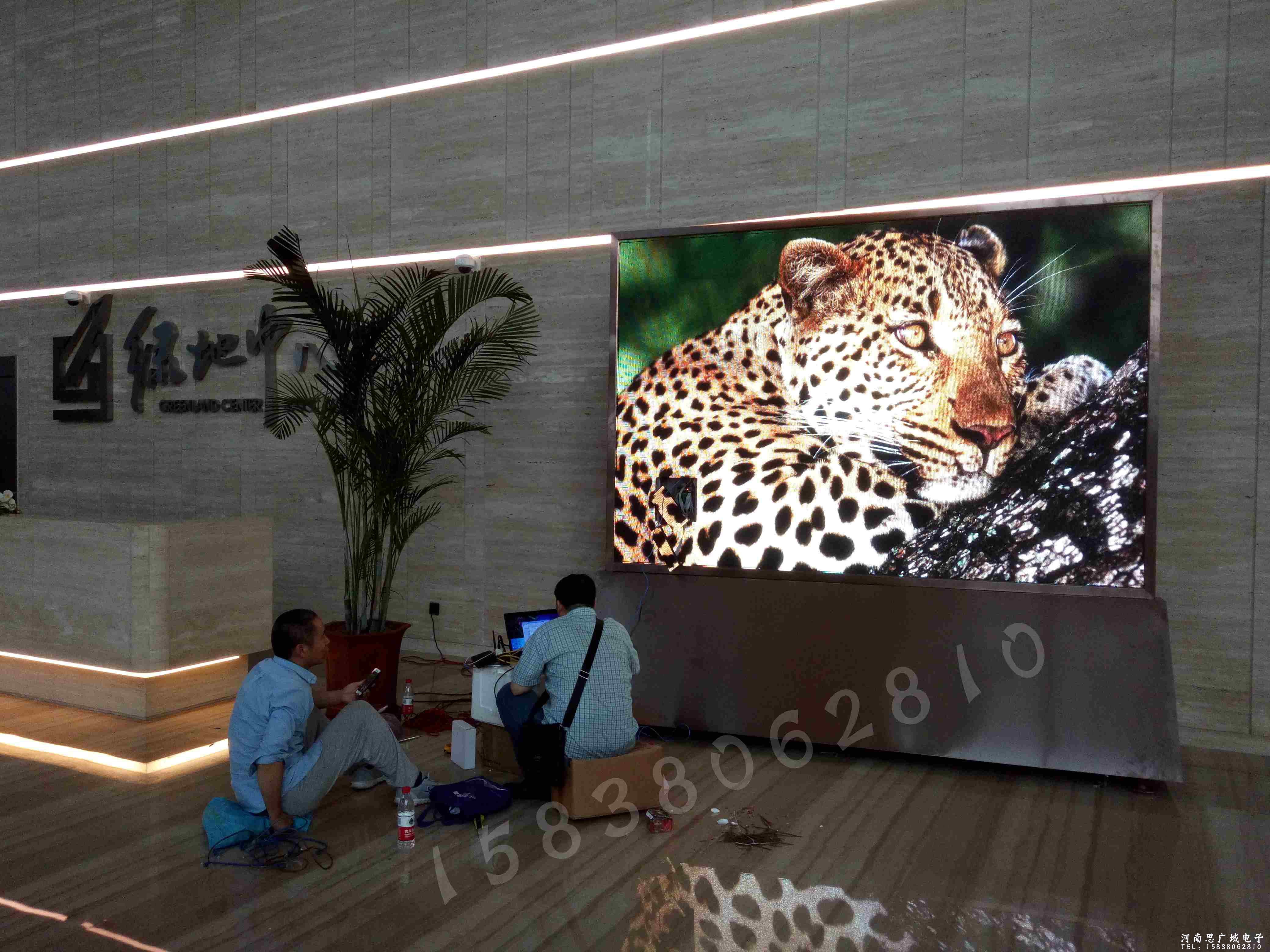 郑州绿地中心室内p4全彩LED显示屏