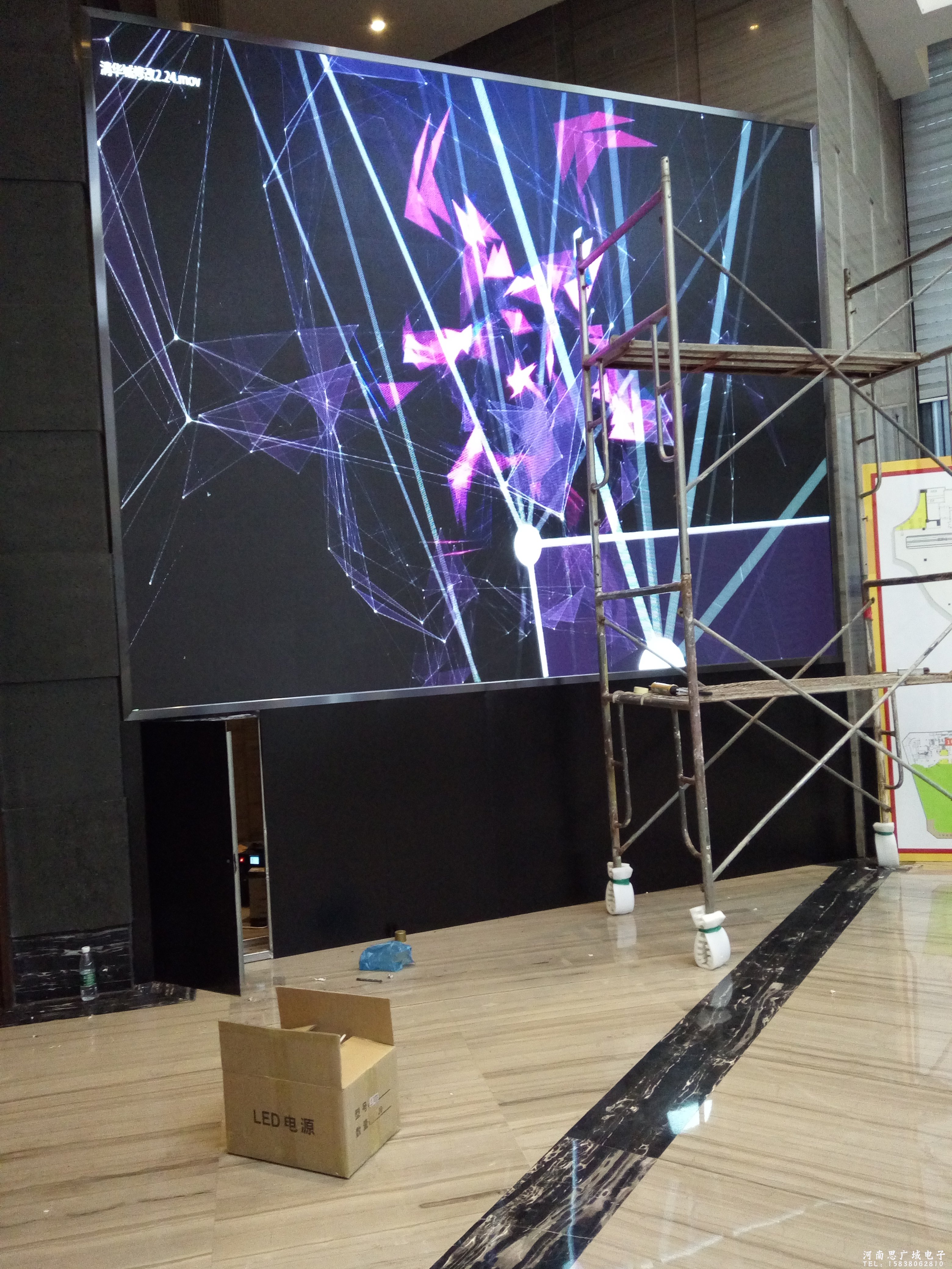 郑州清华城项目部室内p4全彩LED显示屏