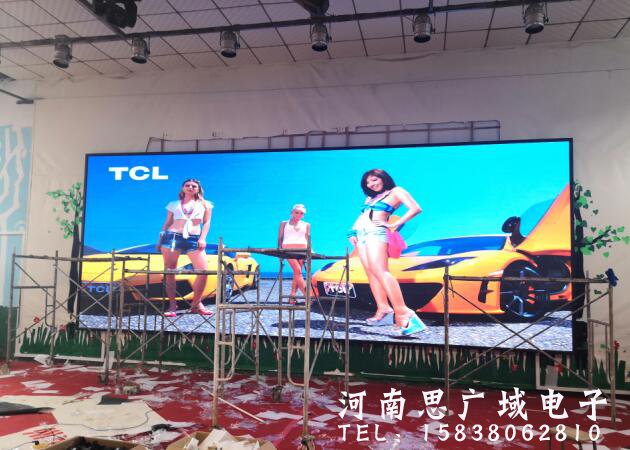   项目名称：禹州市某中学礼堂25平方p2.5全彩屏 产品型号:p2.5全彩LED显示屏 地   点：禹州市 项目时间：2020.8月